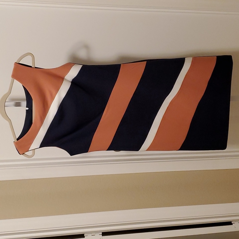 4. Connected sleeveless color stripe dress